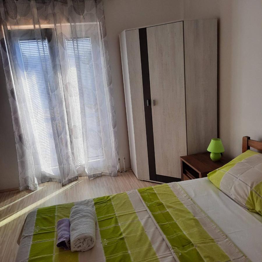 Apartmani Loli Ugljan Luaran gambar