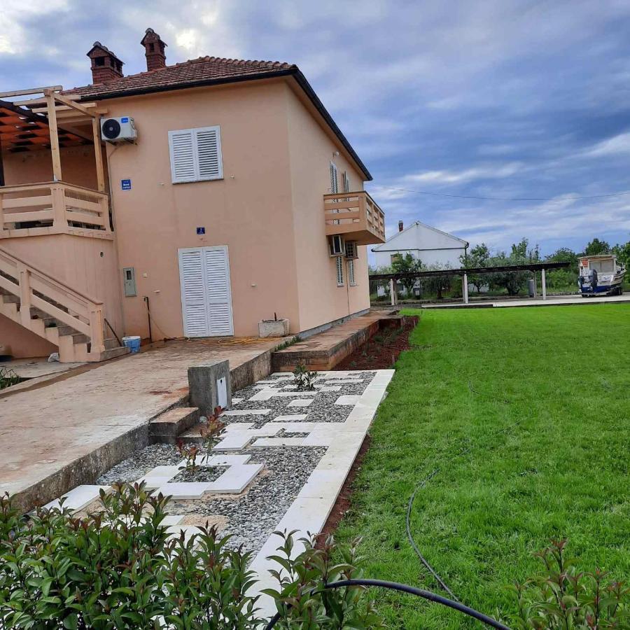 Apartmani Loli Ugljan Luaran gambar