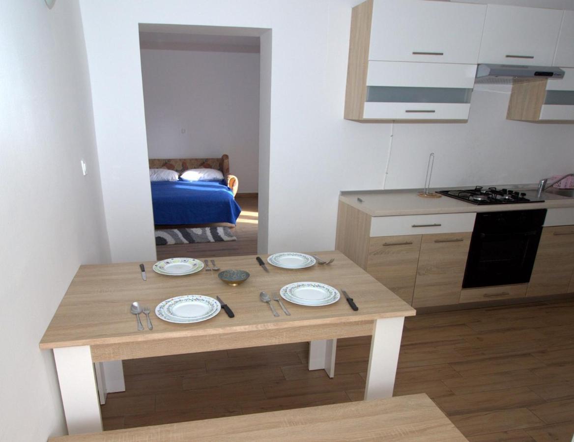 Apartmani Loli Ugljan Luaran gambar